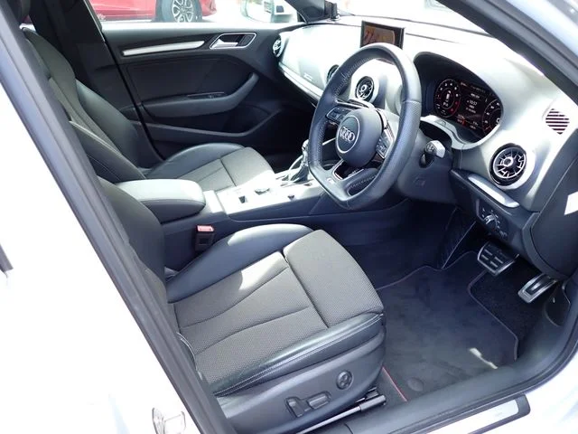 Audi AUDI A3 SPORTBACK 30　TFSI　スポーツ　Sラインパッケ photo 2
