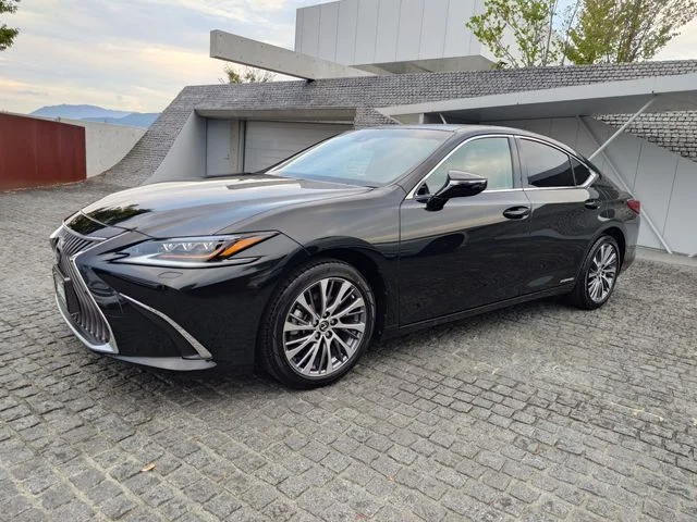 Toyota LEXUS ES300h ベースグレード photo 2