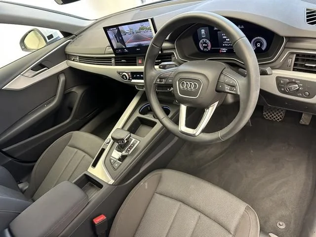 Audi AUDI A4 35　TDI　アドバンスド photo 2