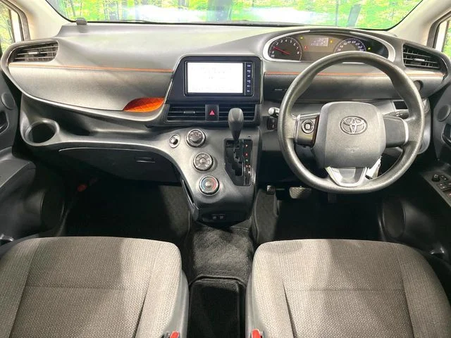 Toyota SIENTA X photo 2