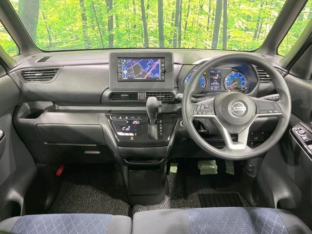 Nissan ROOX ハイウェイスターX photo 2