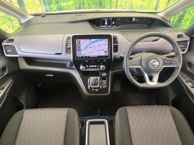 Nissan SERENA WG e−POWER　ハイウェイスター　V photo 3