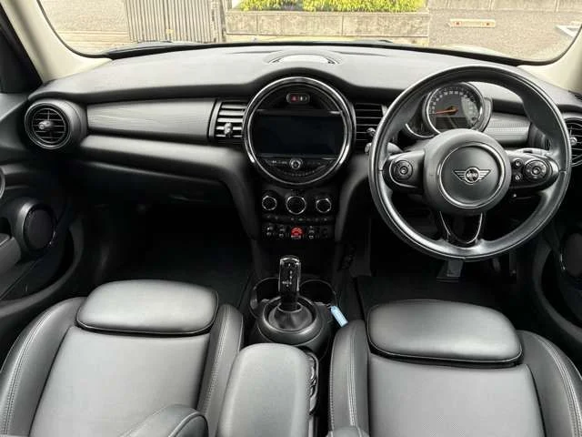 Bmw MINI COOPER 5DOOR ベースグレード photo 2