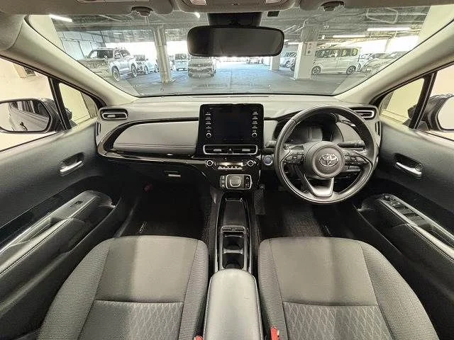 Toyota AQUA G photo 2