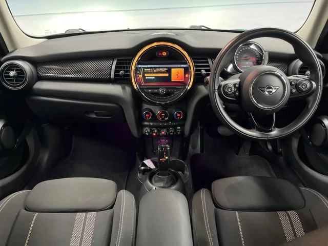Bmw MINI COOPER SD 5DOOR ベースグレード photo 2