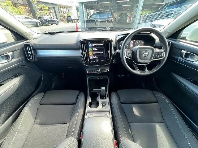 Volvo VOLVO XC40 B4　AWD　モメンタム photo 2