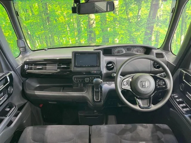Honda N BOX CUSTOM L photo 2