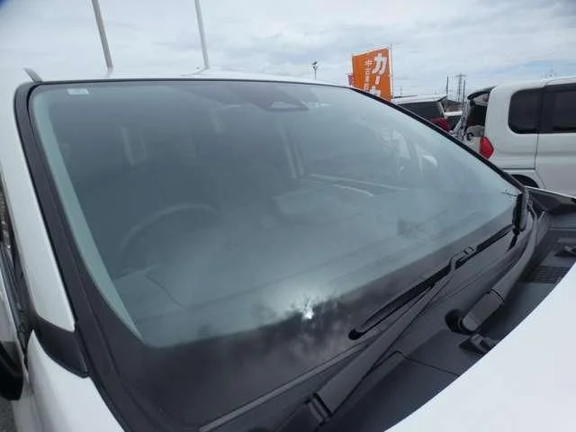Toyota SIENTA HYBRID Z photo 3