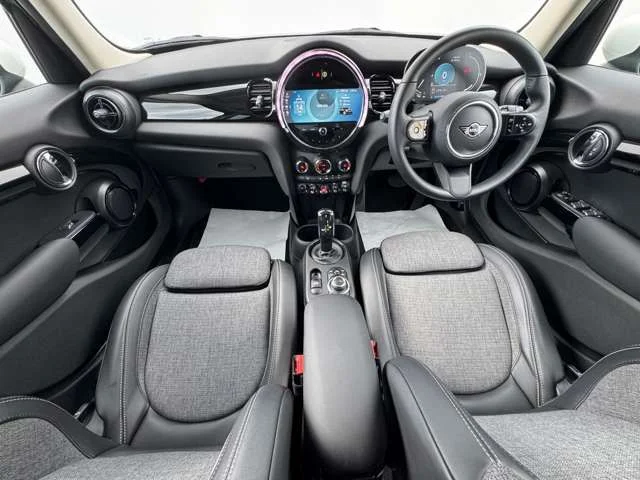 Bmw MINI COOPER D 5DOOR ベースグレード photo 2