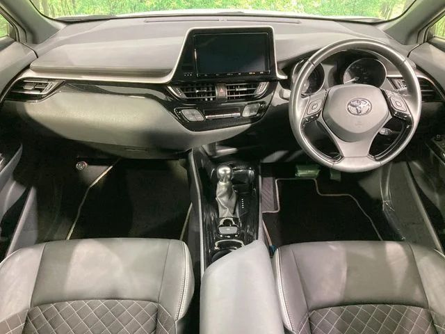 Toyota C-HR ハイブリッド　1．8　G　モード　ネロ photo 2