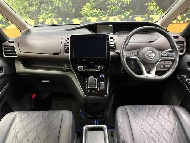 Nissan SERENA WG e−POWER　ハイウェイスター　G photo 2
