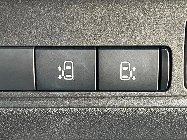 Nissan SERENA WG e−POWER　ハイウェイスターV photo 4