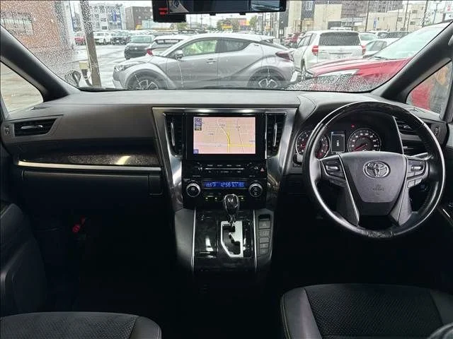 Toyota VELLFIRE Z　ゴールデンアイズ photo 2