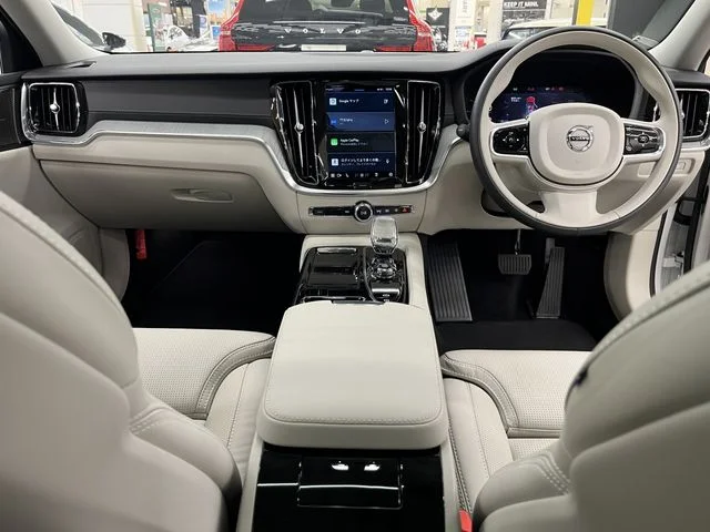 Volvo VOLVO V60 リチャージアルティメットT6AWDPHE photo 2