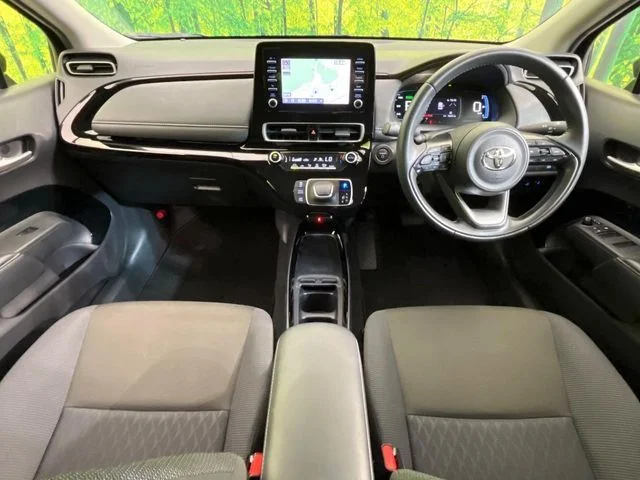 Toyota AQUA G photo 2