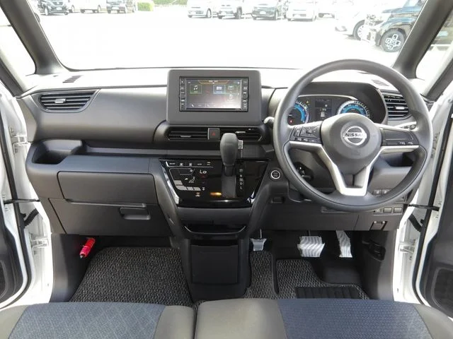 Nissan ROOX ハイウェイスターX photo 2