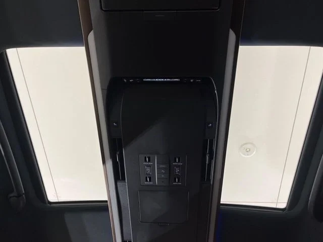 Toyota VELLFIRE HYBRID Z　プレミア photo 3