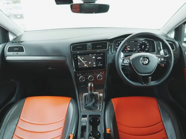 Volkswagen VOLKSWAGEN GOLF TSI　コンフォートライン　マイスター photo 2