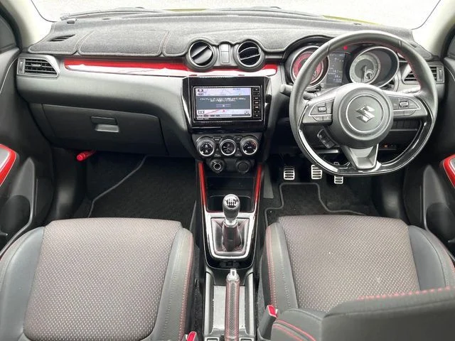 Suzuki SWIFT スポーツ　1．4 photo 2