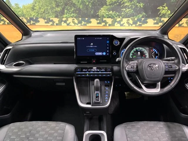Toyota VOXY HYBRID S−Z photo 2