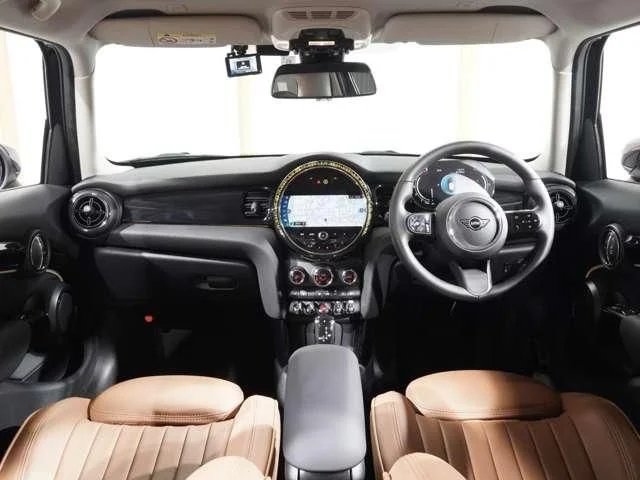 Bmw MINI COOPER SD 5DOOR プレミアムプラスライン photo 4