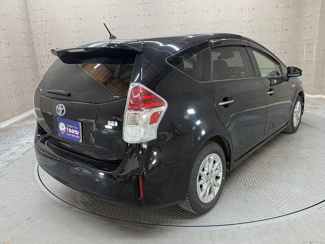 Toyota PRIUS Alpha S　チューンブラック2 photo 3