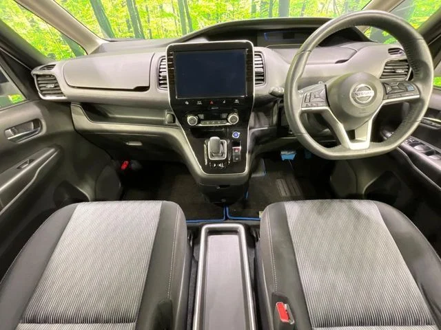 Nissan SERENA WG e−POWER　ハイウェイスター　V photo 2