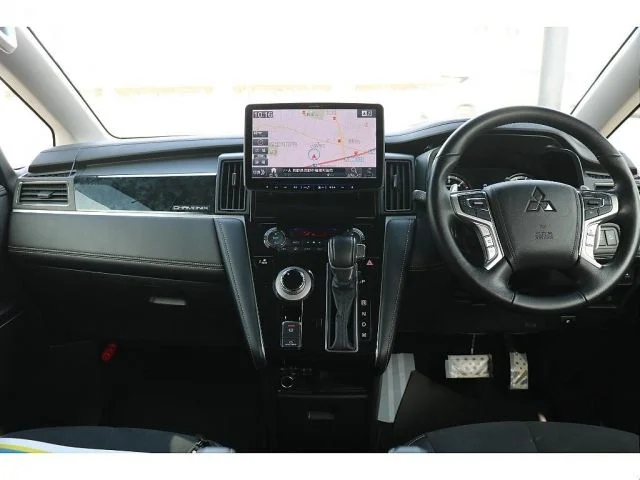 Mitsubishi DELICA D:5 4WD シャモニー photo 4