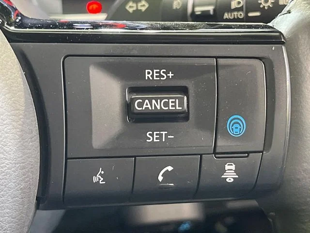 Nissan AURA G photo 3