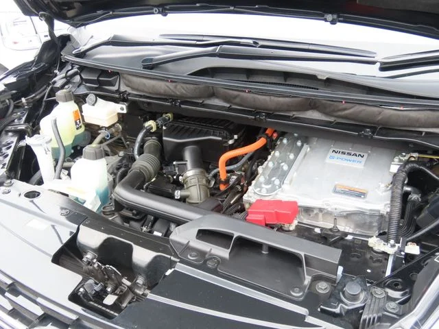 Nissan SERENA WG e−POWER　XV photo 4