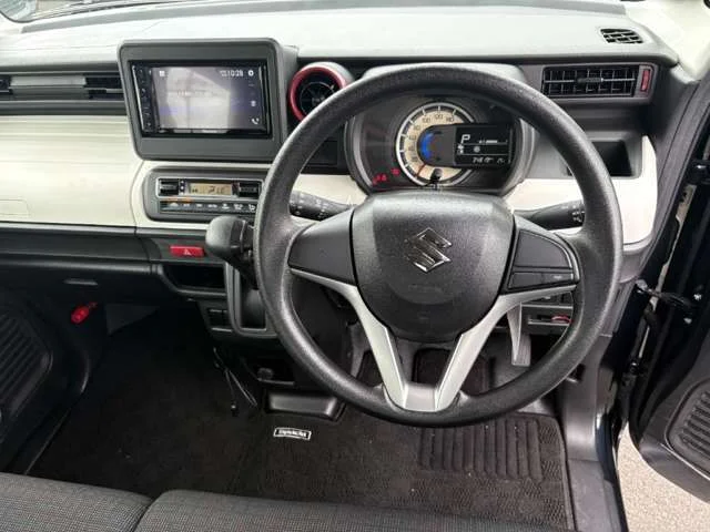 Honda N BOX CUSTOM L photo 2