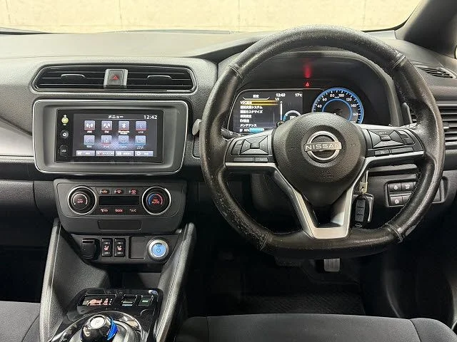 Nissan LEAF S photo 2