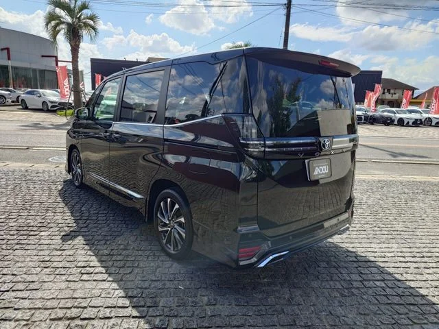 Toyota VOXY HYBRID S−Z photo 3