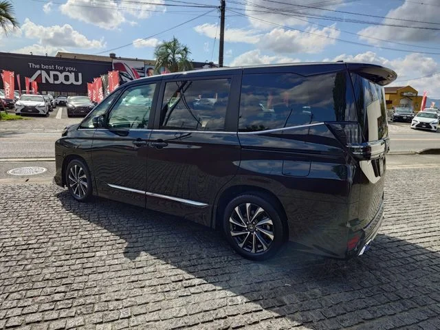 Toyota VOXY HYBRID S−Z photo 4
