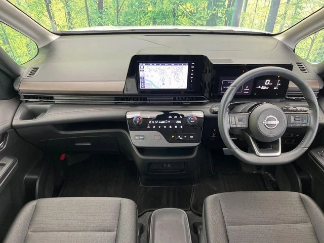 Nissan SERENA WG e−POWER　ハイウェイスター　V photo 3