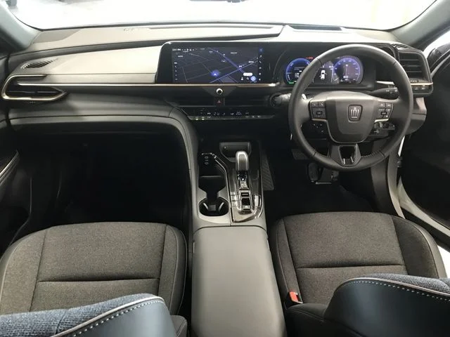 Toyota CROWN SPORT G photo 4