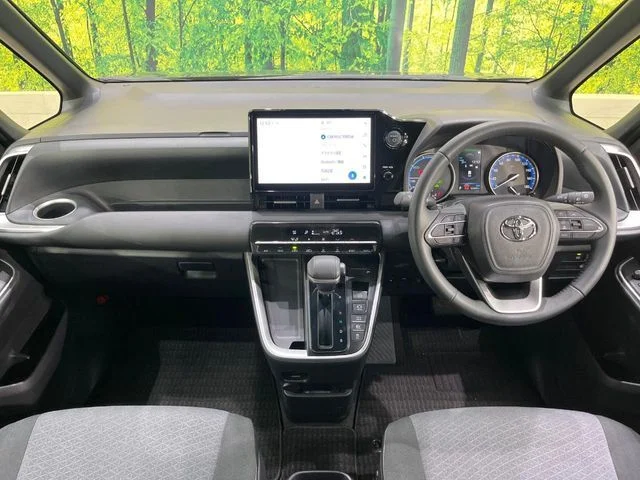Toyota NOAH HYBRID S−G photo 2