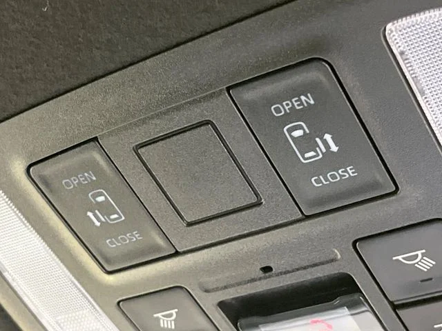 Toyota NOAH HYBRID S−G photo 4