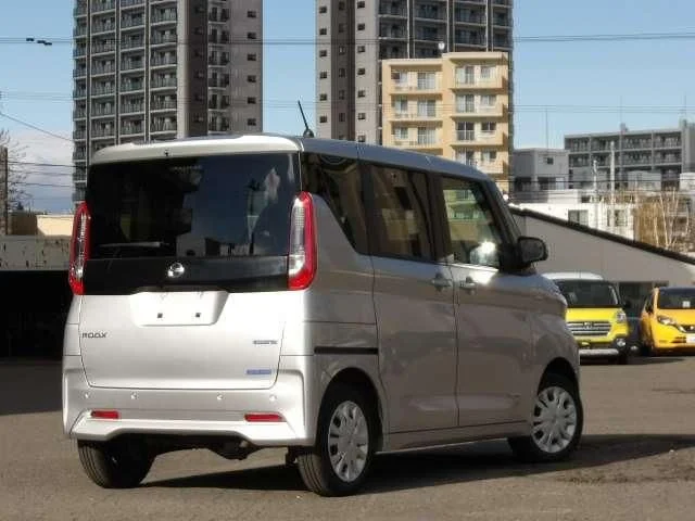 Nissan ROOX 4WD X photo 2
