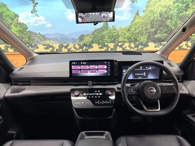 Nissan SERENA WG e−POWER　ルキシオン photo 2