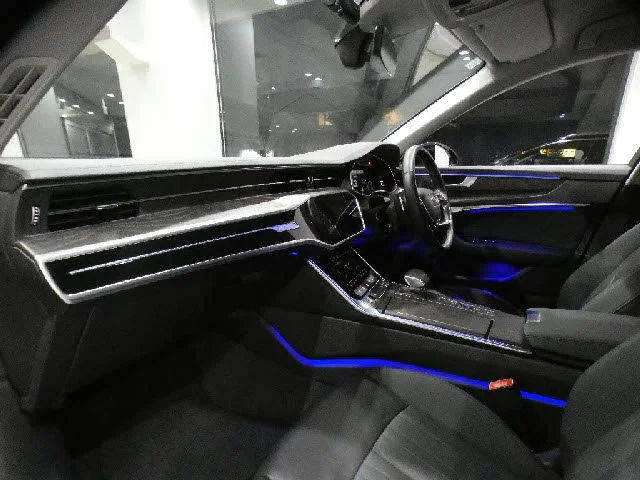 Audi AUDI A6 AVANT 55TFSIクワトロ　デビューパッケージ photo 3