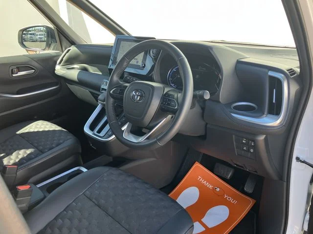 Toyota VOXY HYBRID S−Z photo 2