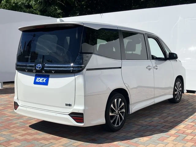 Toyota VOXY HYBRID S−Z photo 3