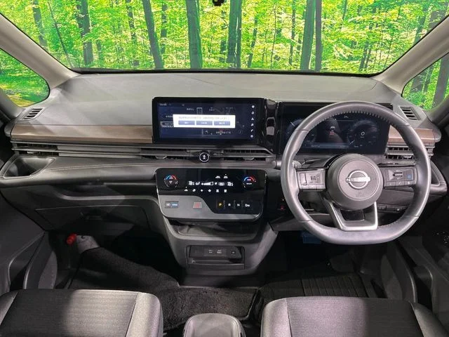 Nissan SERENA WG e−POWER　ハイウェイスター　V photo 2