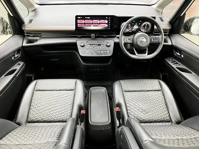 Nissan SERENA WG e−POWER　ハイウェイスター　V photo 2