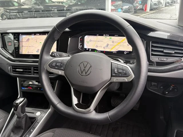 Volkswagen VOLKSWAGEN POLO TSI　アクティブ photo 2