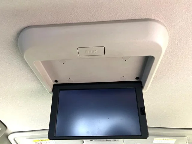 Nissan SERENA WG e−POWER　ハイウェイスター　V photo 3