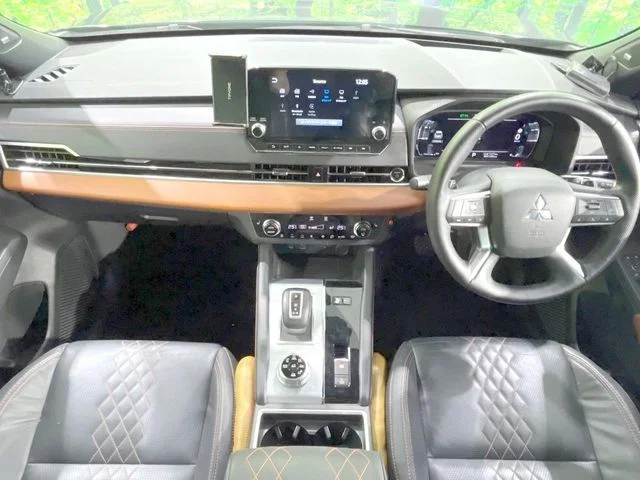 Mitsubishi OUTLANDER PHEV P photo 2