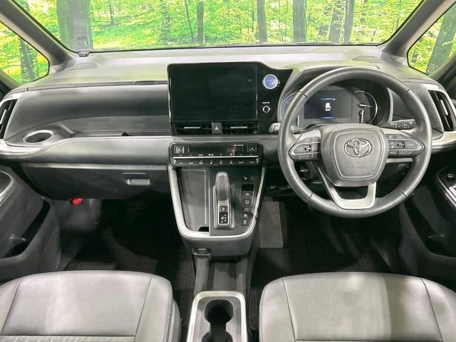 Toyota NOAH HYBRID S−Z photo 2