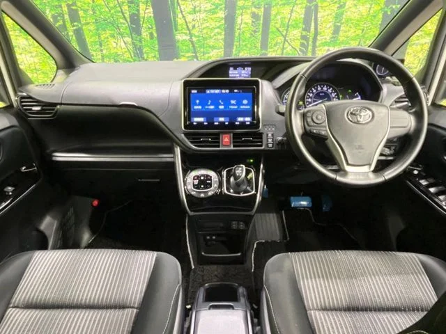 Toyota VOXY HYBRID ZS　煌2 photo 2